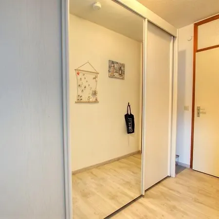 - Haus F, App 0f0508 *